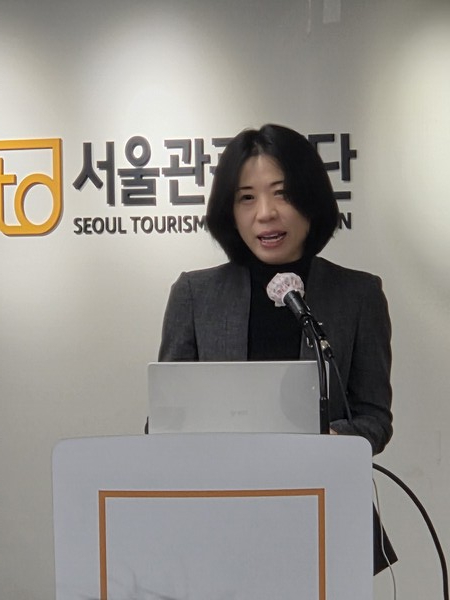 서울시 김영주 관광체육국장이 "지난해 서울을 찾은 외국인 관광객이 1,484만 명을 기록한 것은 K-콘텐츠 열풍과 민과 관이 함께 쌓아 올린 관광 인프라의 결실"이라고 감사를 표하고 있다 / 송미주 기자