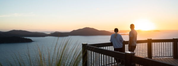 패시지 피크 전망대에서는 휘트선데이 제도의 파노라마 전경과 함께 아름다운 일출을 감상할 수 있다 / 해밀턴 아일랜드 