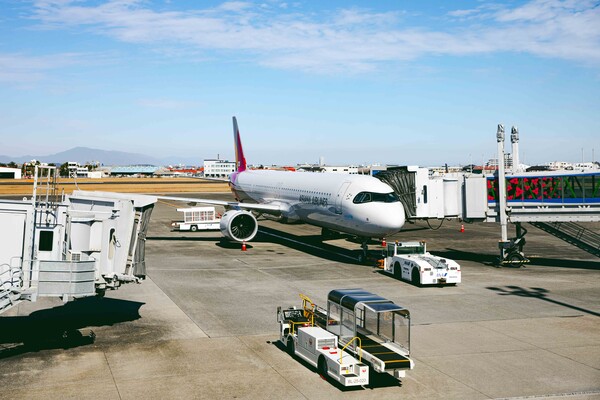 4월부터 국제선 유류할증료가 전월대비 2~3배 인상된다. 이에 따른 유류비 부담은 항공사들의 수익성 악화 우려로 흘러가고 있다 / 여행신문 CB 