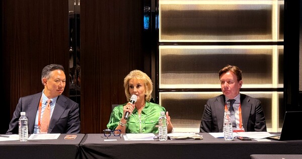 샌프란시스코관광청이 지난 20일 서울에서 기자간담회를 열고 한국 시장에 대한 전략과 전망을 밝혔다. 사진 왼쪽부터 샌프란시스코관광청 권정하(Ike Kwon) 비서실장, 안나 마리 프레수티(Anna Marie Presutti) CEO, 휴베르터스 푼케(Hubertus Funke) 최고관광책임자(CTO) / 손고은 기자 