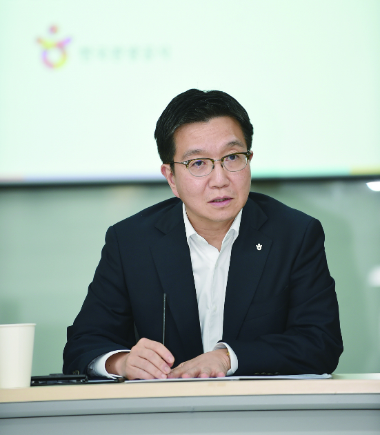 한국관광공사 박성혁 신임 사장이 4월17일 취임 후 처음 관광 전문 기자들과 만나 경영 철학을 밝혔다. / 한국관광전문기자협회