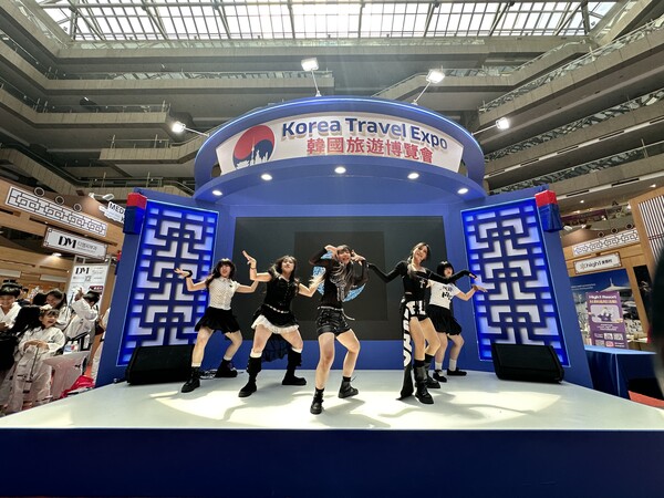 K-POP 커버댄스, 태권도 퍼포먼스, K-뷰티쇼 등 한류 연계 프로그램이 관람객들의 관심을 모았다 / 한국전시사업원
