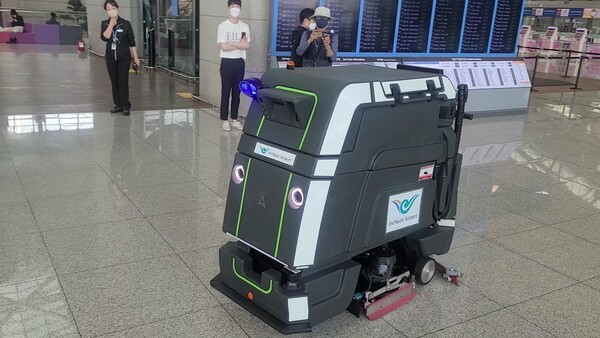 인천국제공항 AI 자율주행청소로봇 / 인천공항