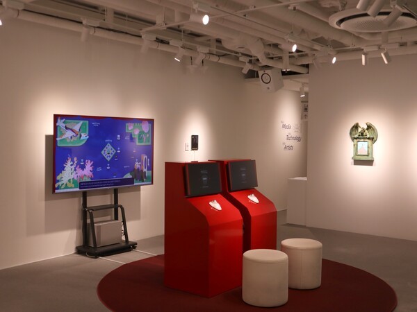 호텔 안테룸 서울이 9월 13일까지 국제 뉴미디어 아트 전시 ‘New Media, New Technology, New Artists’를 연다 / 호텔 안테룸 서울