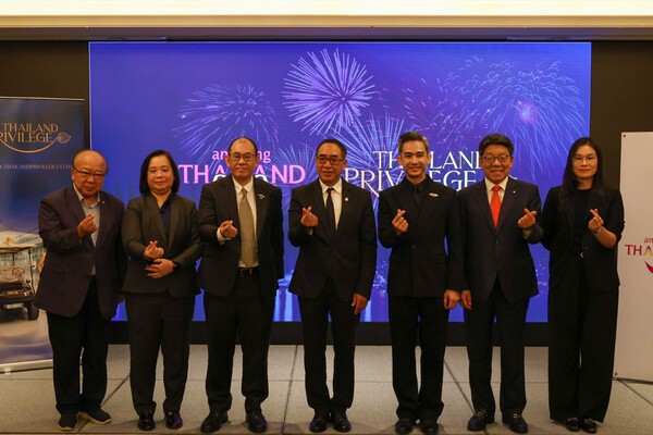 ‘The Thailand Privilege Exclusive Business Briefing’에서 주요 관계자들이 기념촬영을 하고 있다 / 김주현 인턴기자