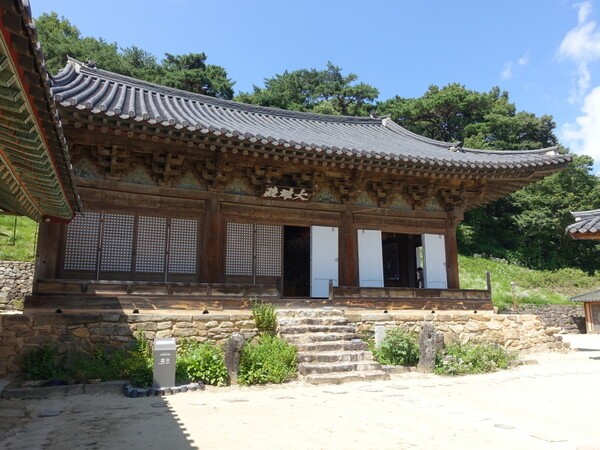 산사의 길’ 코스에서는 공주 마곡사와 보은 법주사, 안동 봉정사, 순천 송광사, 양산 통도사가 템플스테이 참가자를 받는다. 사진은 안동 봉정사 / 여행신문 CB