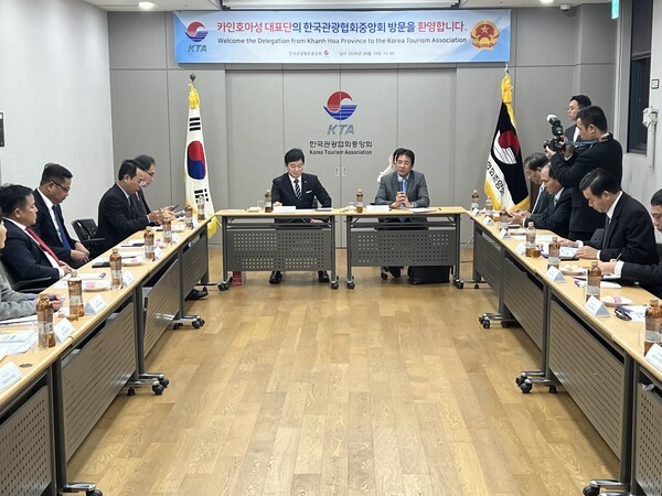 한국관광협회중앙회(KTA)가 지난 14일 베트남 카인호아성 대표단의 방문을 받고 관광·투자 분야 교류 확대 방안을 논의했다 한국관광협회중앙회(KTA)